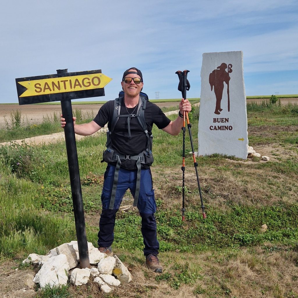 Wegweiser und Buen camino auf der Via de la Plata